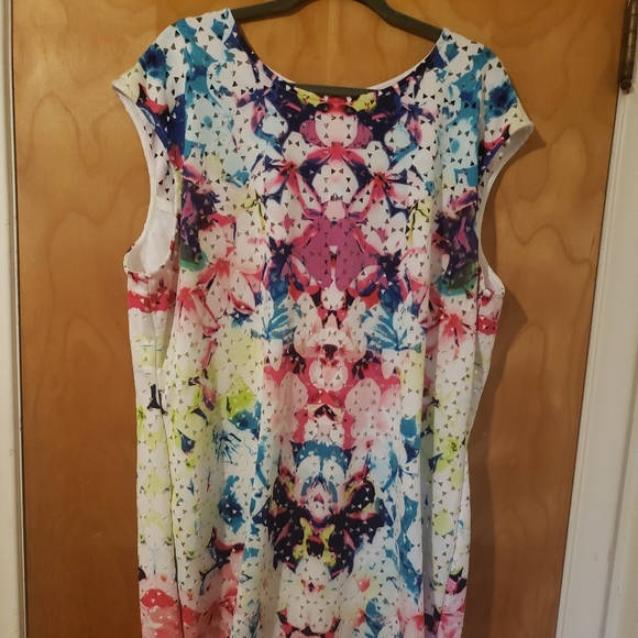 Bisou Bisou Dresses & Skirts - Bisou Bisou Beautiful Bright Maxi Dress